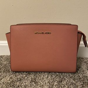 Michael Kors Pink Selma Medium Messenger Leather Bag
